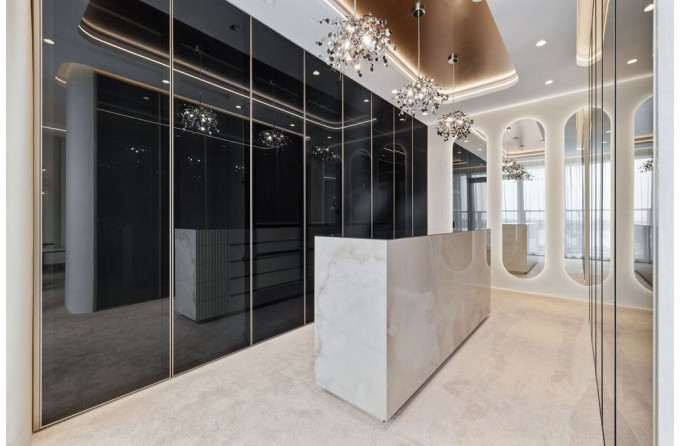 Predaj luxusný 4-izbový apartmán s priamym výhľadom na hrad v ikonickej rezidencii Eurovea Tower. 