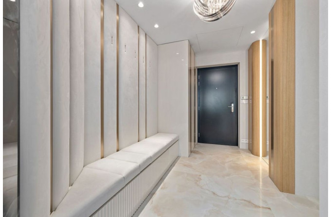 Predaj luxusný 4-izbový apartmán s priamym výhľadom na hrad v ikonickej rezidencii Eurovea Tower. 