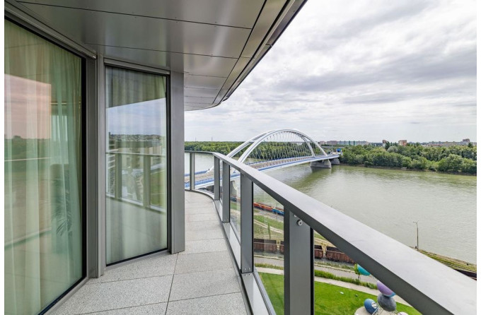 Predaj luxusný 4-izbový apartmán s priamym výhľadom na hrad v ikonickej rezidencii Eurovea Tower. 