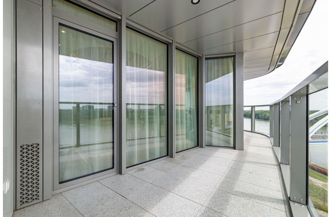 Predaj luxusný 4-izbový apartmán s priamym výhľadom na hrad v ikonickej rezidencii Eurovea Tower. 