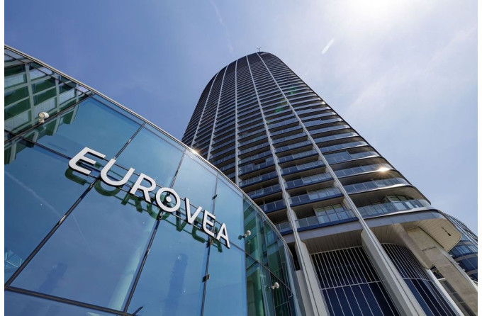 Predaj luxusný 4-izbový apartmán s priamym výhľadom na hrad v ikonickej rezidencii Eurovea Tower. 