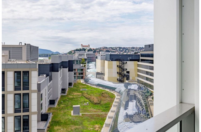 Predaj luxusný 4-izbový apartmán s priamym výhľadom na hrad v ikonickej rezidencii Eurovea Tower. 