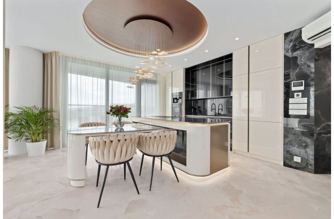 Predaj luxusný 4-izbový apartmán s priamym výhľadom na hrad v ikonickej rezidencii Eurovea Tower. 