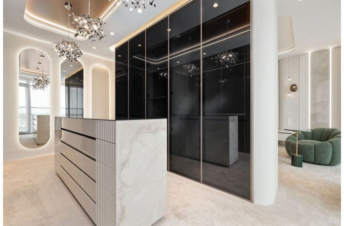 Predaj luxusný 4-izbový apartmán s priamym výhľadom na hrad v ikonickej rezidencii Eurovea Tower. 