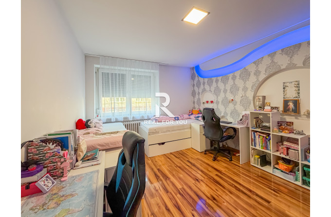 Na predaj sa ponúka priestranný a multifunkčný rodinný dom v Senci