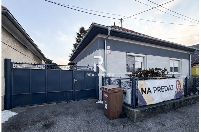 Na predaj sa ponúka priestranný a multifunkčný rodinný dom v Senci