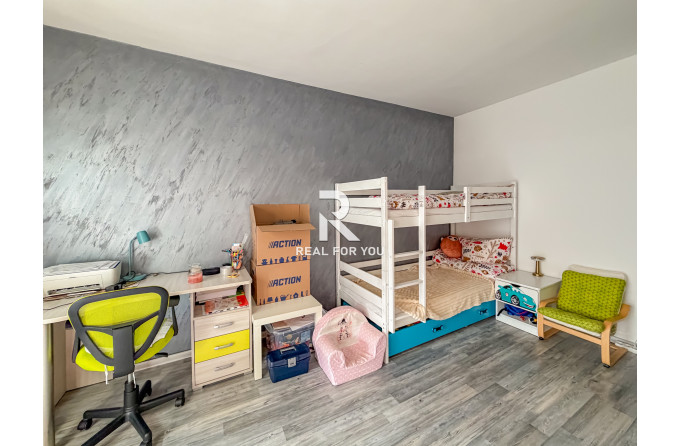 Na predaj sa ponúka priestranný a multifunkčný rodinný dom v Senci