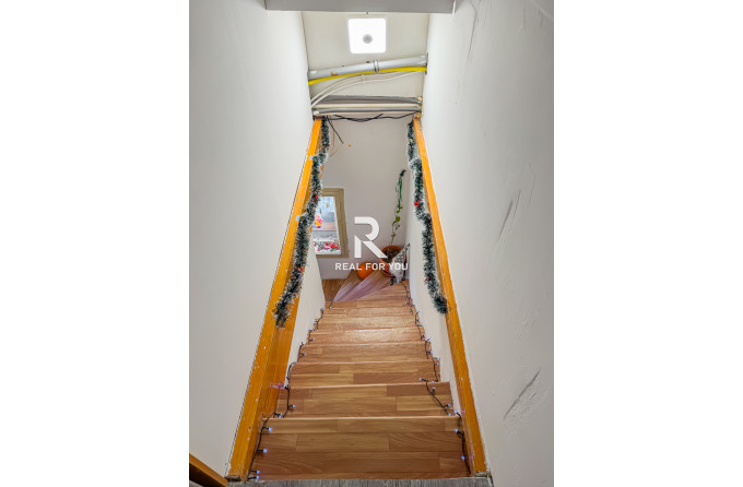 Na predaj sa ponúka priestranný a multifunkčný rodinný dom v Senci