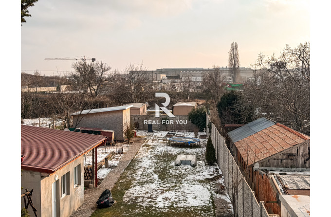 Na predaj sa ponúka priestranný a multifunkčný rodinný dom v Senci