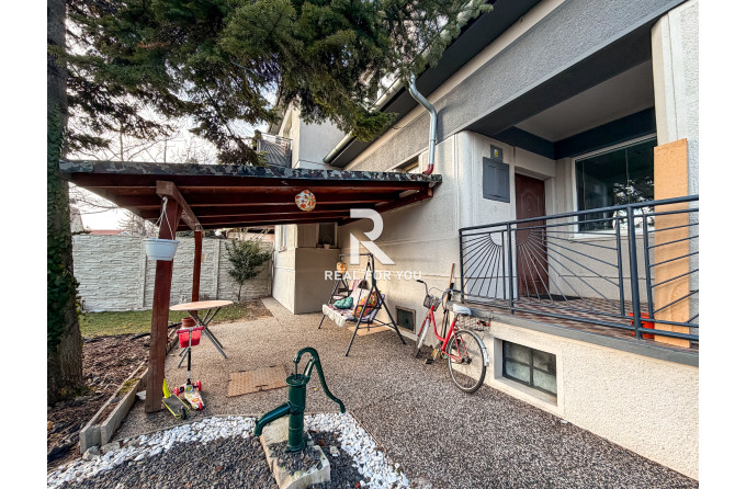 Na predaj sa ponúka priestranný a multifunkčný rodinný dom v Senci