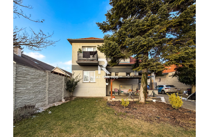 Na predaj sa ponúka priestranný a multifunkčný rodinný dom v Senci