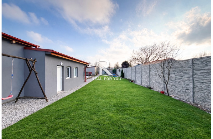 Na predaj sa ponúka priestranný a multifunkčný rodinný dom v Senci