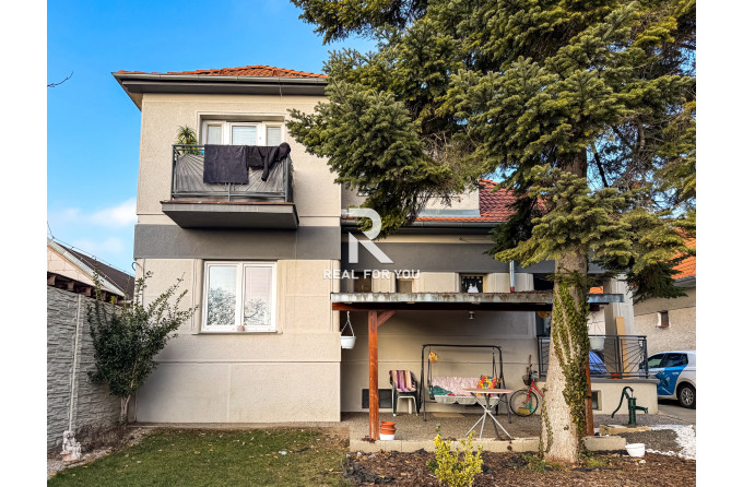 Na predaj sa ponúka priestranný a multifunkčný rodinný dom v Senci