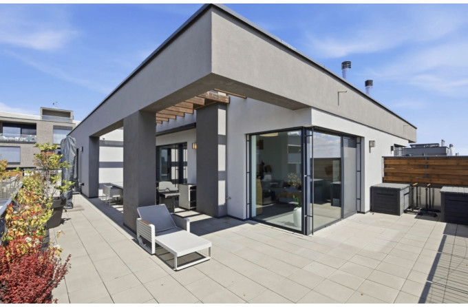 Nadčasový penthouse na Kolibe s terasou, ktorá mení spôsob bývania