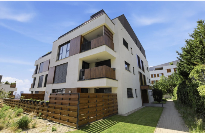 Nadčasový penthouse na Kolibe s terasou, ktorá mení spôsob bývania