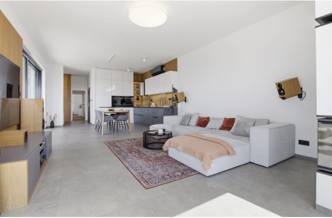 Nadčasový penthouse na Kolibe s terasou, ktorá mení spôsob bývania