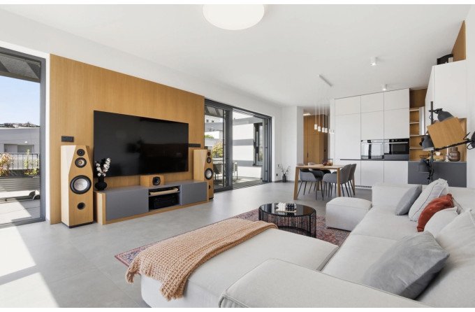 Nadčasový penthouse na Kolibe s terasou, ktorá mení spôsob bývania