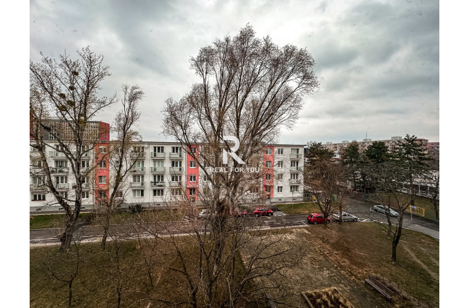 Ponúkam na predaj 4 izbový byt. Rezedova 19. Ružinov